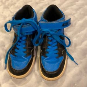 Boys Nike basketball shoes. Size 3.5
